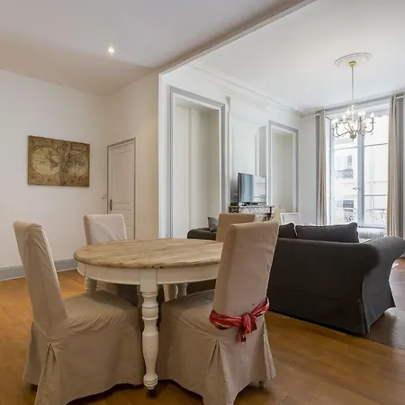 Large *lyon Presqu'ile* Apartment *